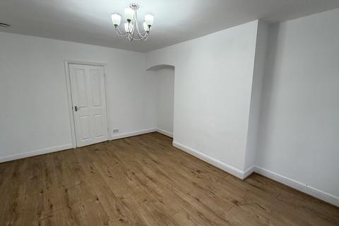 3 bedroom end of terrace house to rent, Hewitt Avenue, CV6