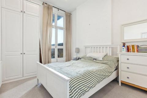 2 bedroom apartment to rent, LOUGHBOROUGH ROAD, SW9