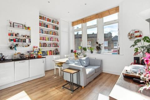 2 bedroom apartment to rent, LOUGHBOROUGH ROAD, SW9