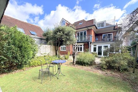 17 Ravine Road, Bournemouth, BH5 2DT