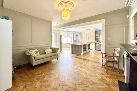 17 Ravine Road, Bournemouth, BH5 2DT