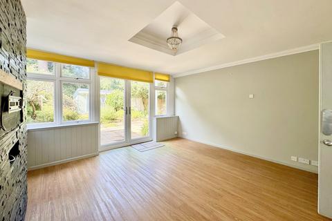 17 Ravine Road, Bournemouth, BH5 2DT
