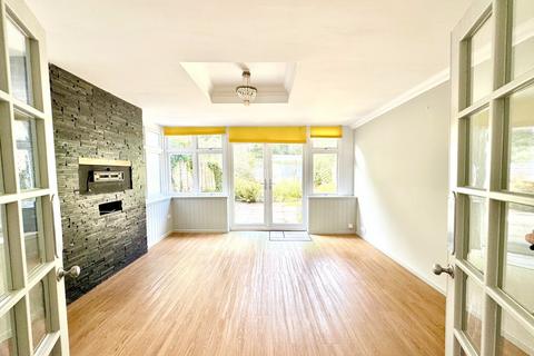 17 Ravine Road, Bournemouth, BH5 2DT
