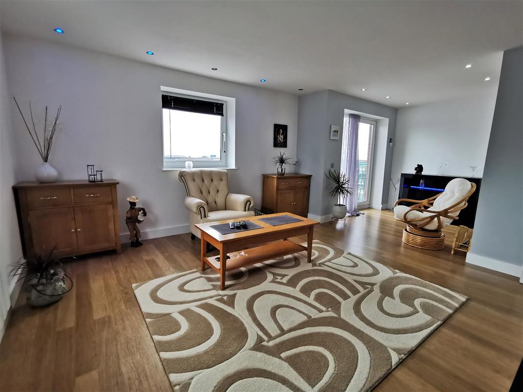 LOUNGE 1 .jpg