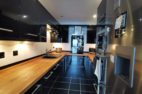 2 bedroom apartment for sale, Pocketts Wharf, Marina, Swansea