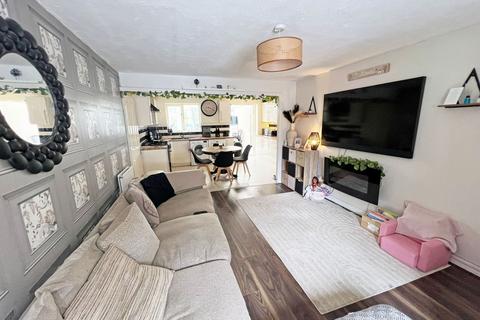 3 bedroom semi-detached house for sale, Kendrick Close, Coalville, Leicestershire, LE67 3LR