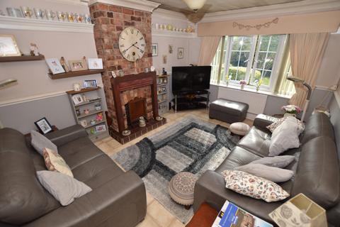 15 Balmoral Drive, Hindley, Wigan, WN2 3HS