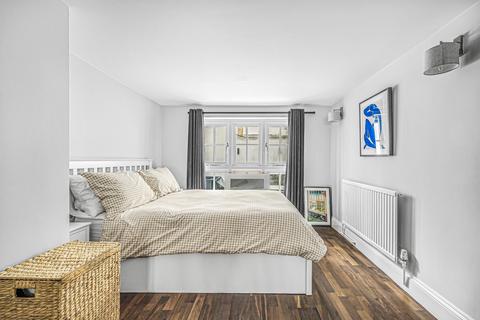 2 bedroom maisonette for sale, St. Peter's Street, Islington, London