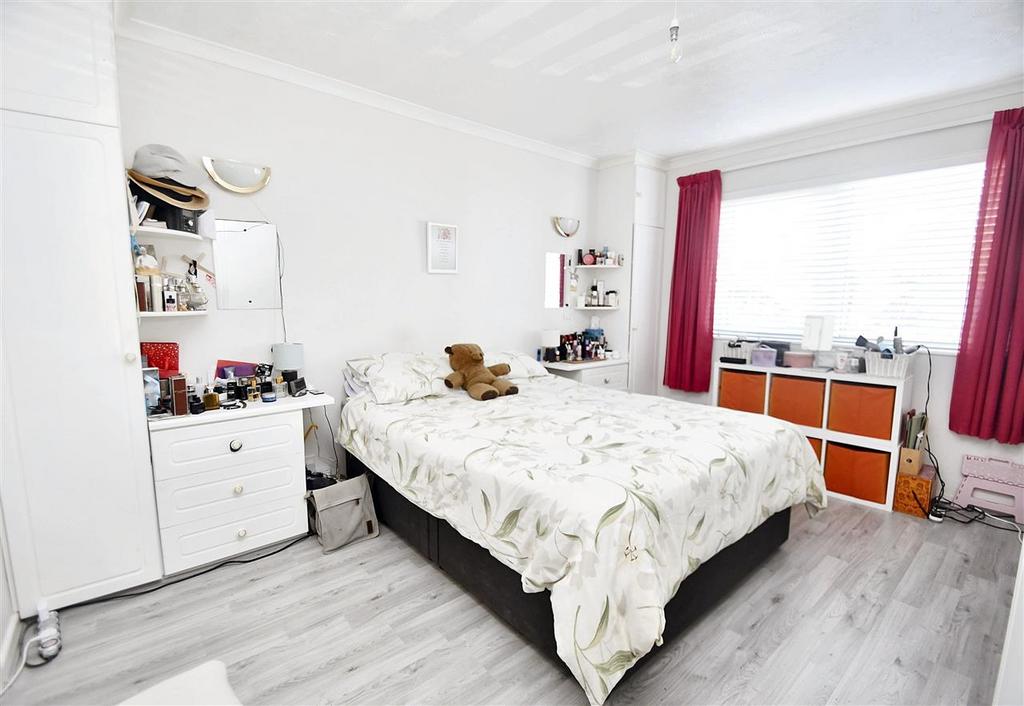 Principal bedroom