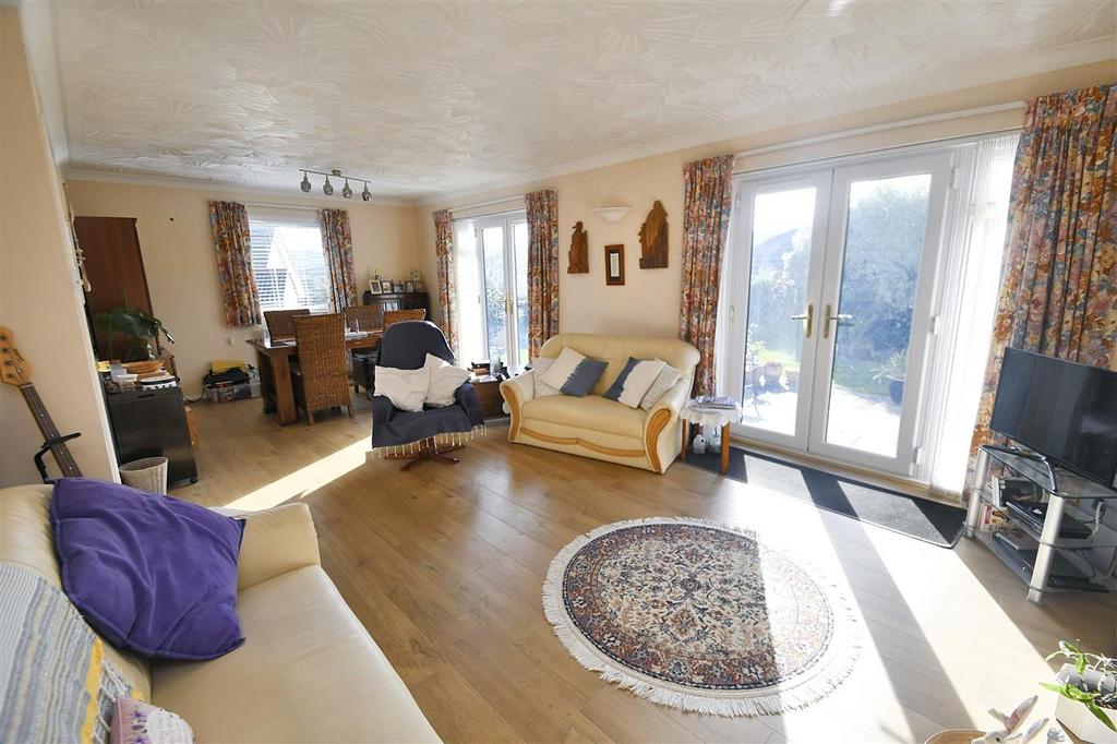 Lounge/dining room