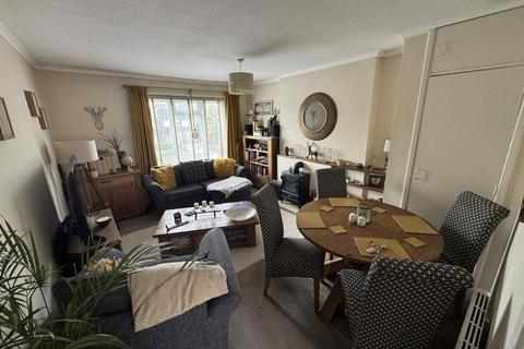 2 bedroom flat to rent, The Broadway, Thatcham RG19