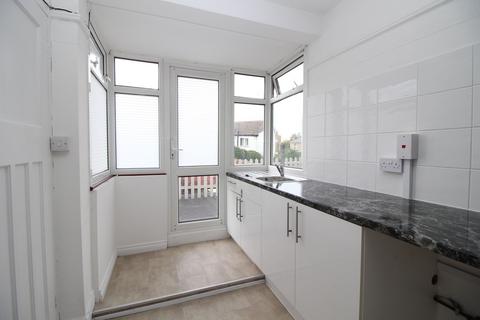 2 bedroom flat to rent, Carnarvon Road, Clacton-on-Sea