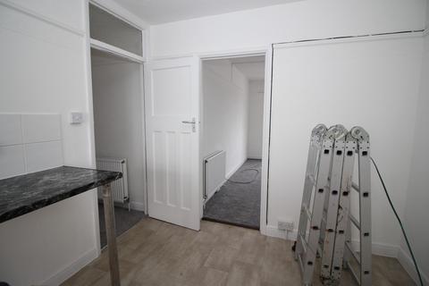 2 bedroom flat to rent, Carnarvon Road, Clacton-on-Sea