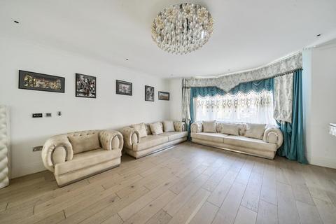 5 bedroom semi-detached house for sale, Barrons Chase,  Richmond,  TW10