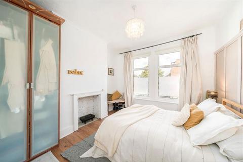2 bedroom flat for sale, Nadine Street, London SE7