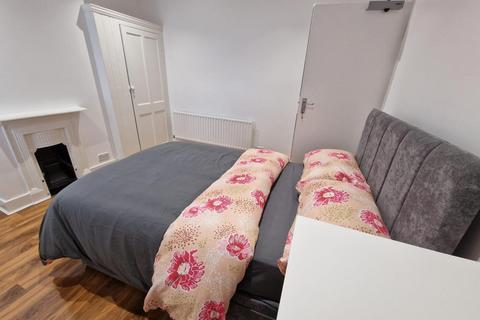 undefined, Lower Addiscombe Road, Croydon, CR0