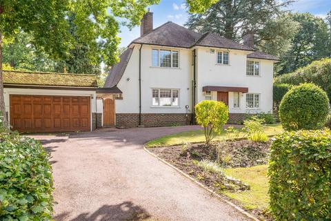 4 bedroom detached house to rent, Bears Den, Kingswood, Tadworth