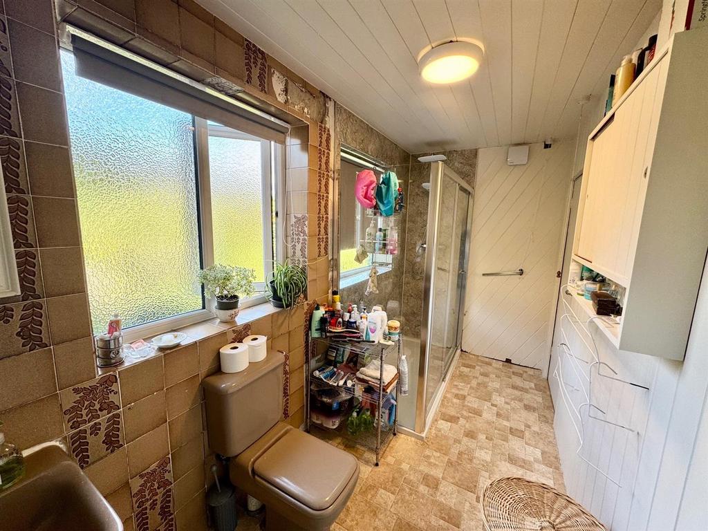 Bathroom 3.jpg