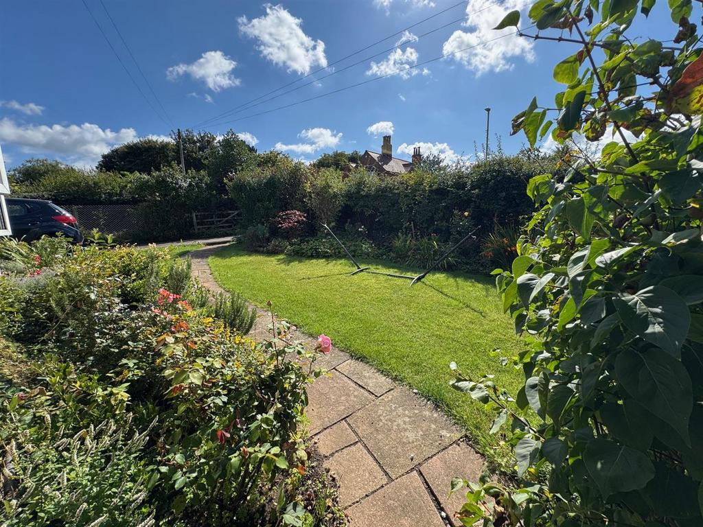 Front garden 2.jpg