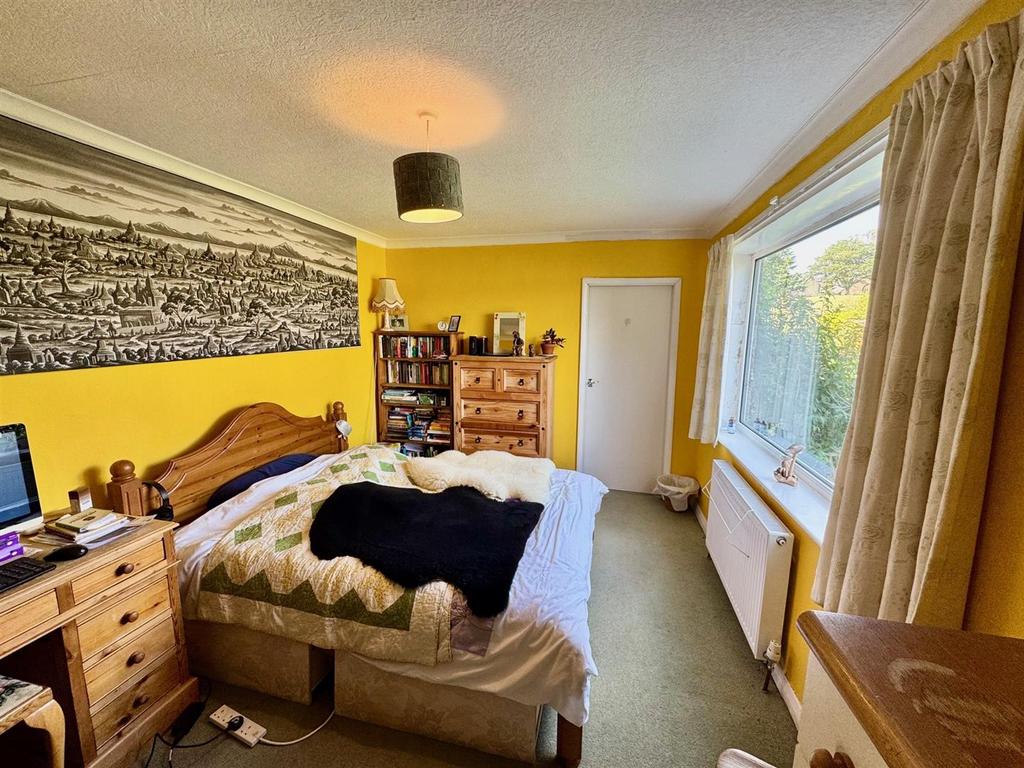 Bedroom 1.jpg