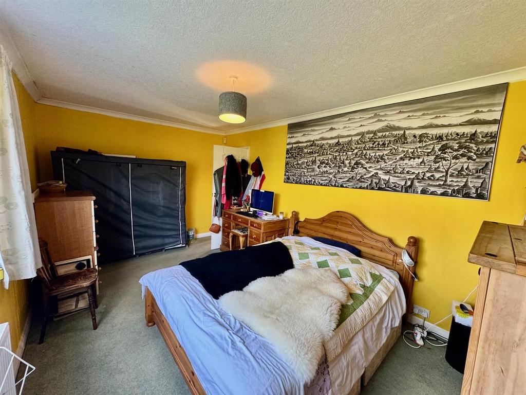 Bedroom 1b.jpg