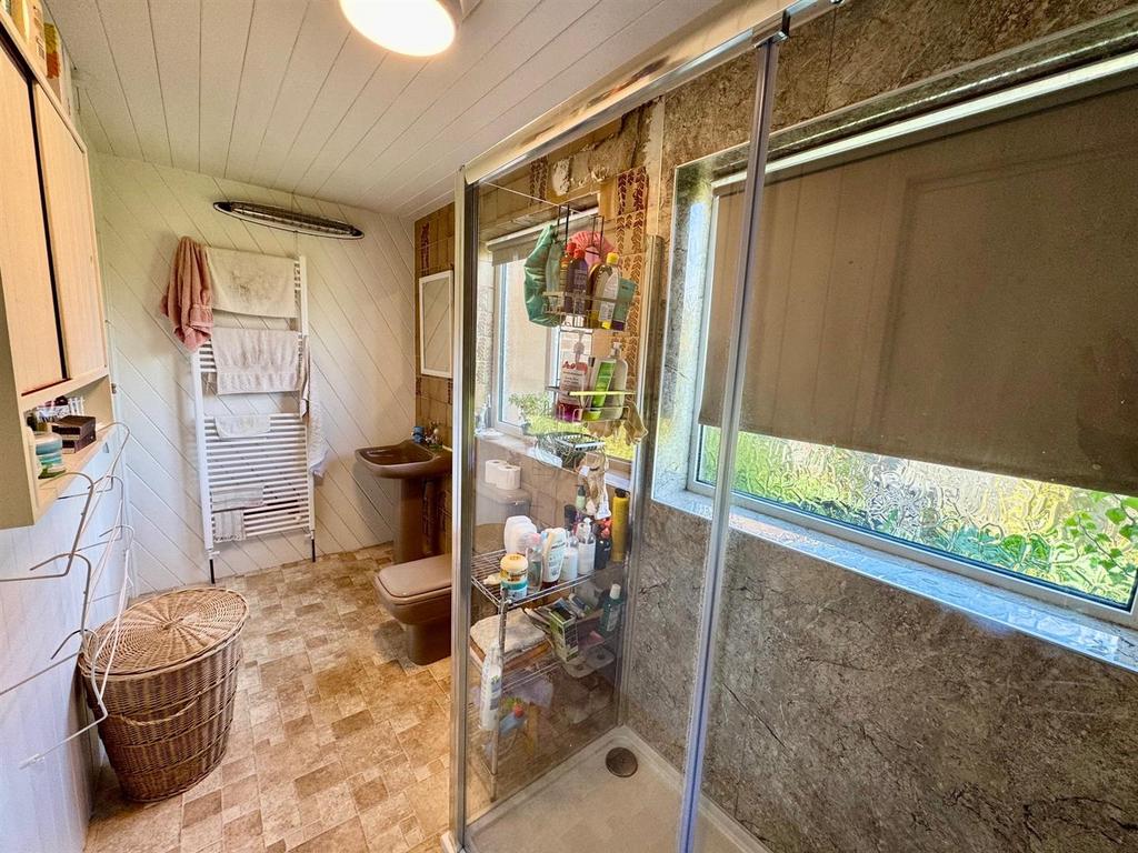 Bathroom 2.jpg