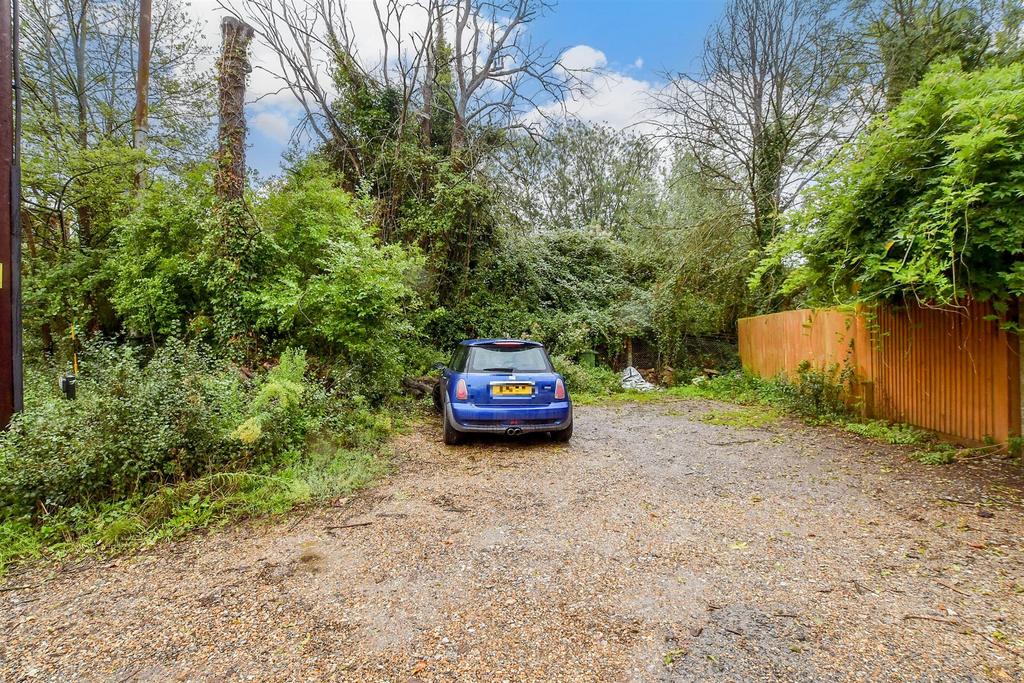 Driveway/Parking