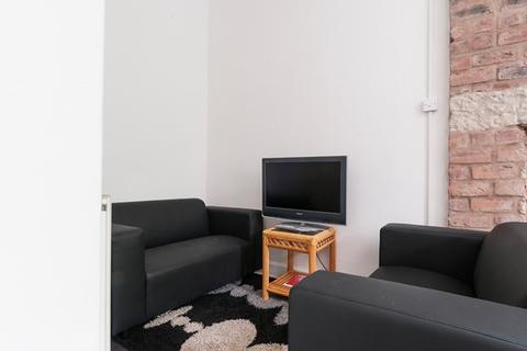 4 bedroom flat to rent, 1045L Morningside Road, Edinburgh, EH10 4QT