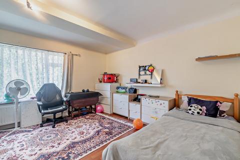 undefined, Drew Gardens, Greenford, UB6