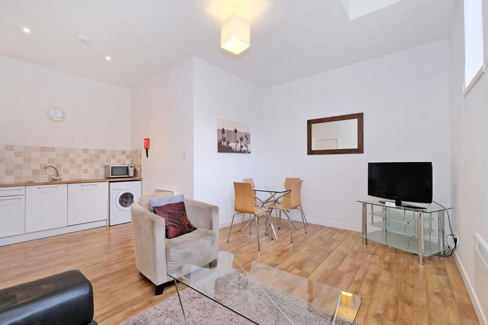 Lounge/Kitchen