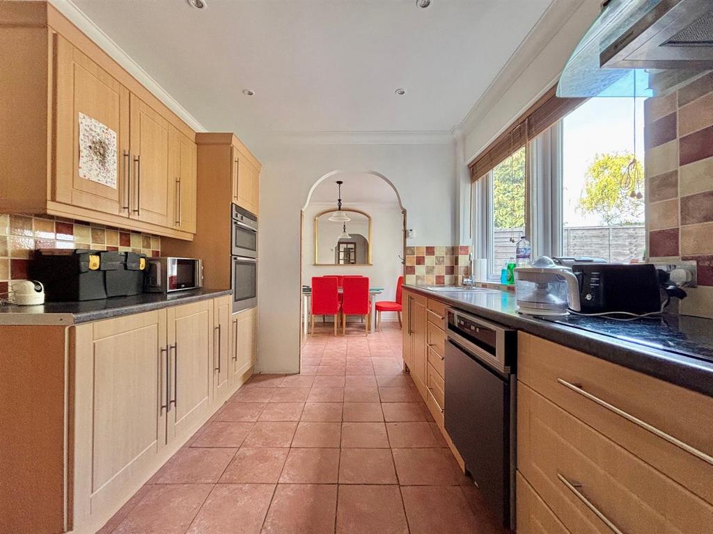 KITCHEN.jpg