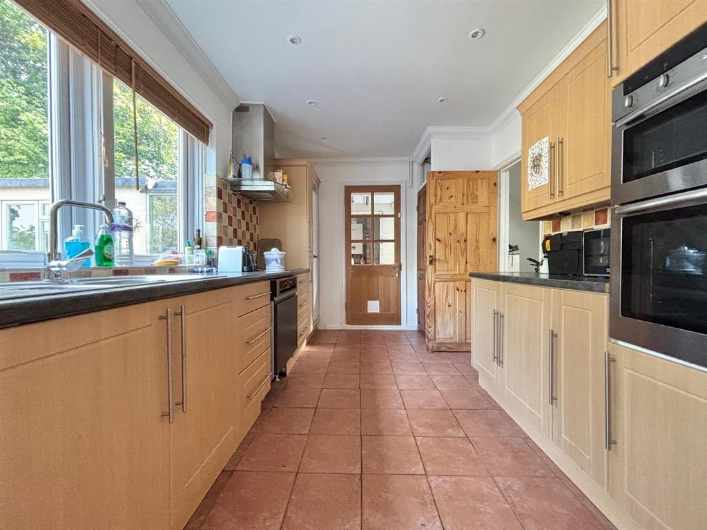 KITCHEN2.jpg