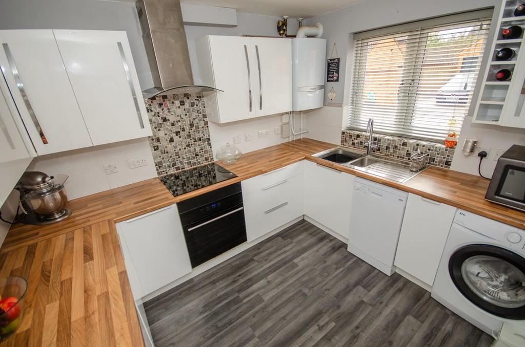 Kitchen pic 2.jpg