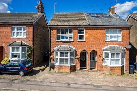 17 Durkins Road, East Grinstead, RH19 2ER