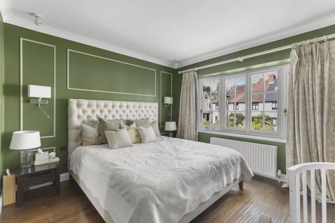 4 bedroom semi-detached house for sale, Amberley Road, Buckhurst Hill, IG9