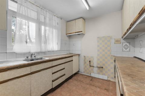 3 bedroom maisonette for sale, Donegal House, Cambridge Heath Road, London
