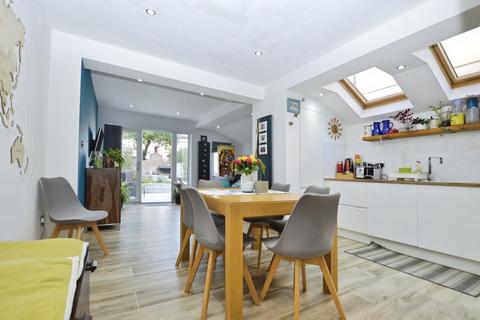 2 bedroom flat for sale, Chesterton Terrace, Plaistow, London, E13 0BZ