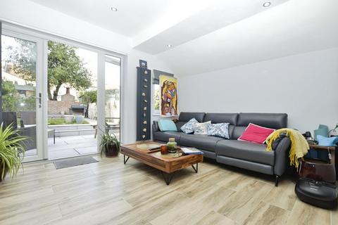 2 bedroom flat for sale, Chesterton Terrace, Plaistow, London, E13 0BZ