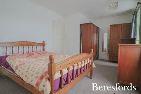 3 bedroom semi-detached house for sale, Argyle Gardens, Upminster, RM14