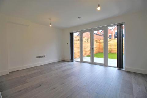 3 bedroom semi-detached house to rent, Corrie Road, Addlestone KT15
