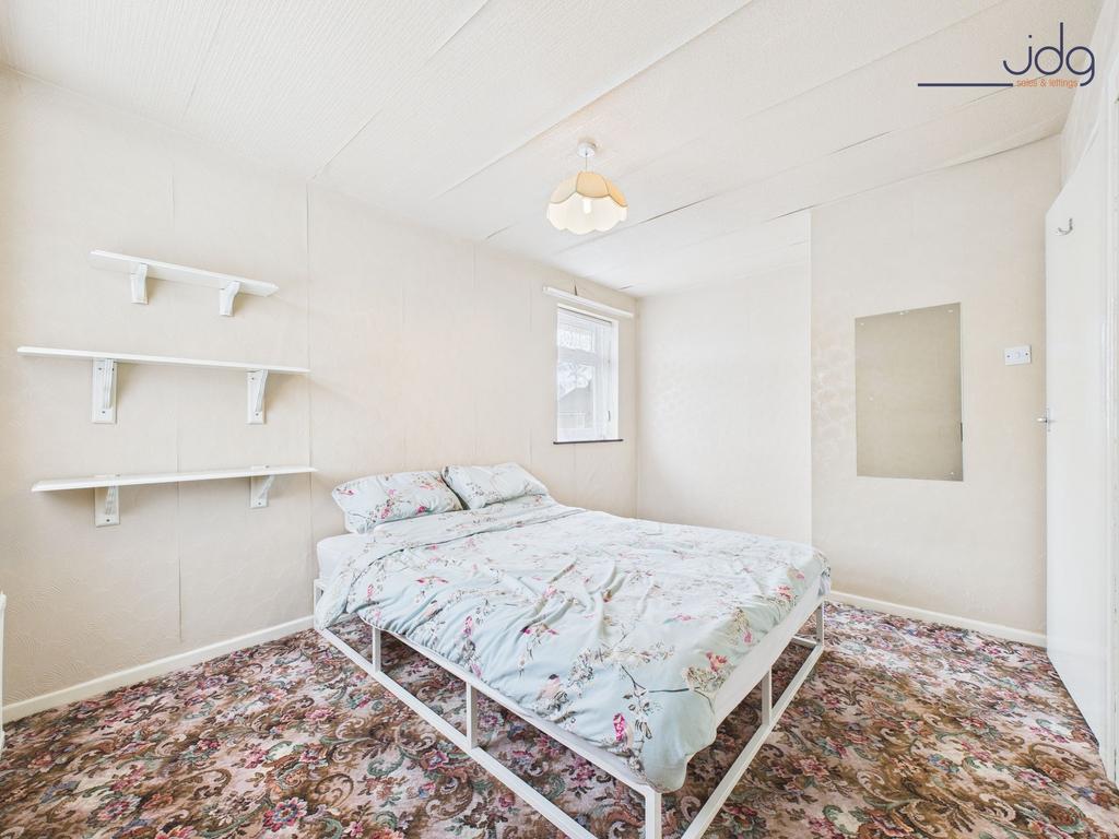 Double Bedroom with built in wardrobes