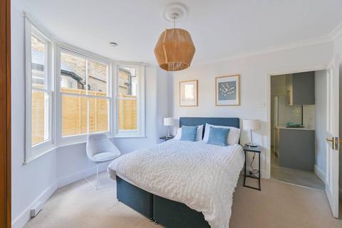 2 bedroom flat for sale, Hearnville Road, SW12, Balham, London, SW12