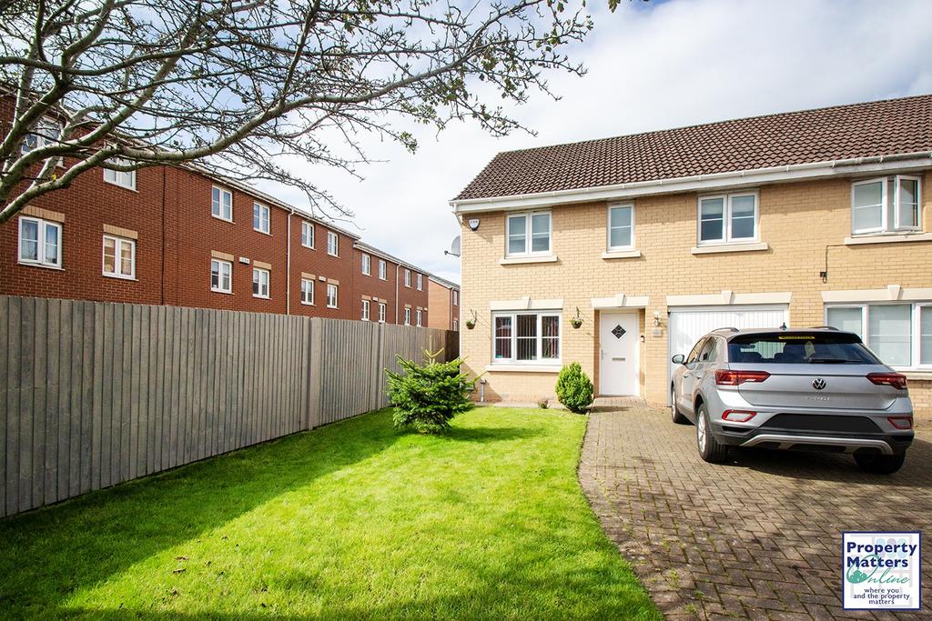 4 Bedroom Semi-detached Villa