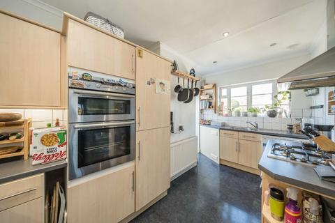 undefined, Chertsey Road, St Margarets TW1