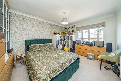 undefined, Chertsey Road, St Margarets TW1