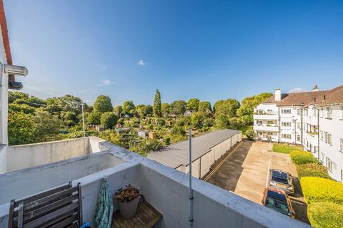 undefined, Chertsey Road, St Margarets TW1