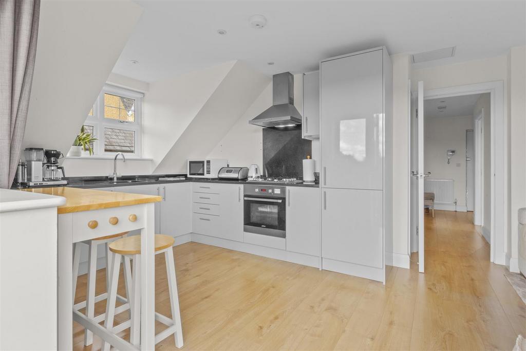 Flat 9, 15 Priory Road, HP13 6 SL-11.jpg