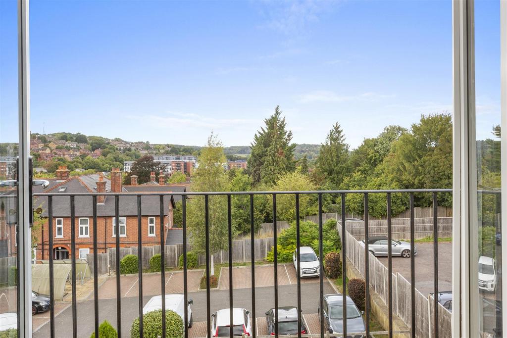 Flat 9, 15 Priory Road, HP13 6 SL-10.jpg