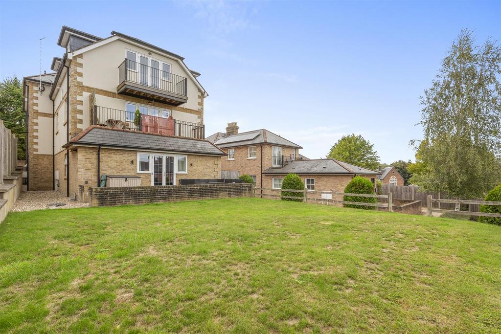 Flat 9, 15 Priory Road, HP13 6 SL-14.jpg