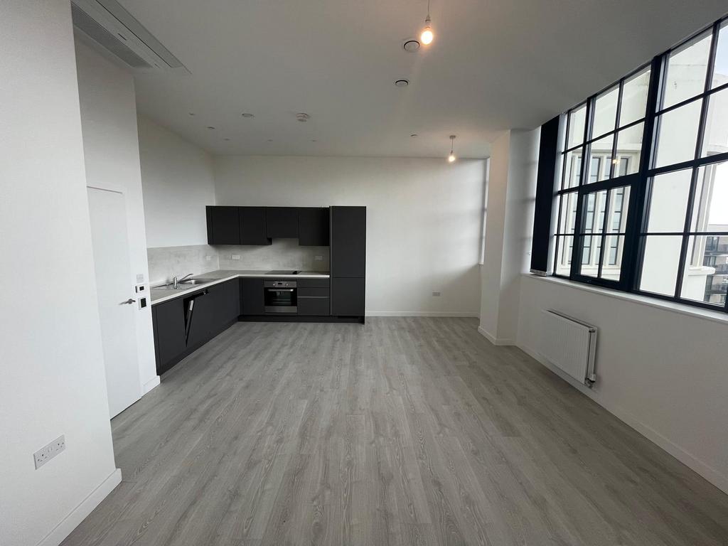 2 bed flat to rent Carnation Gardens, London UB3